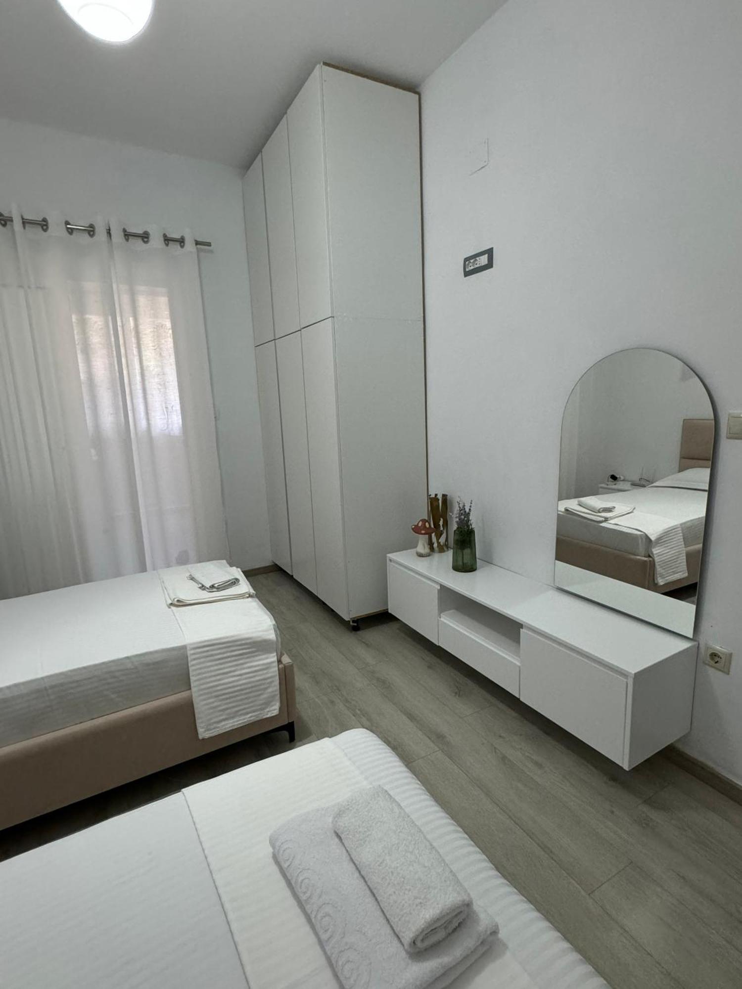 Dadaj Apartments Sarandë Buitenkant foto