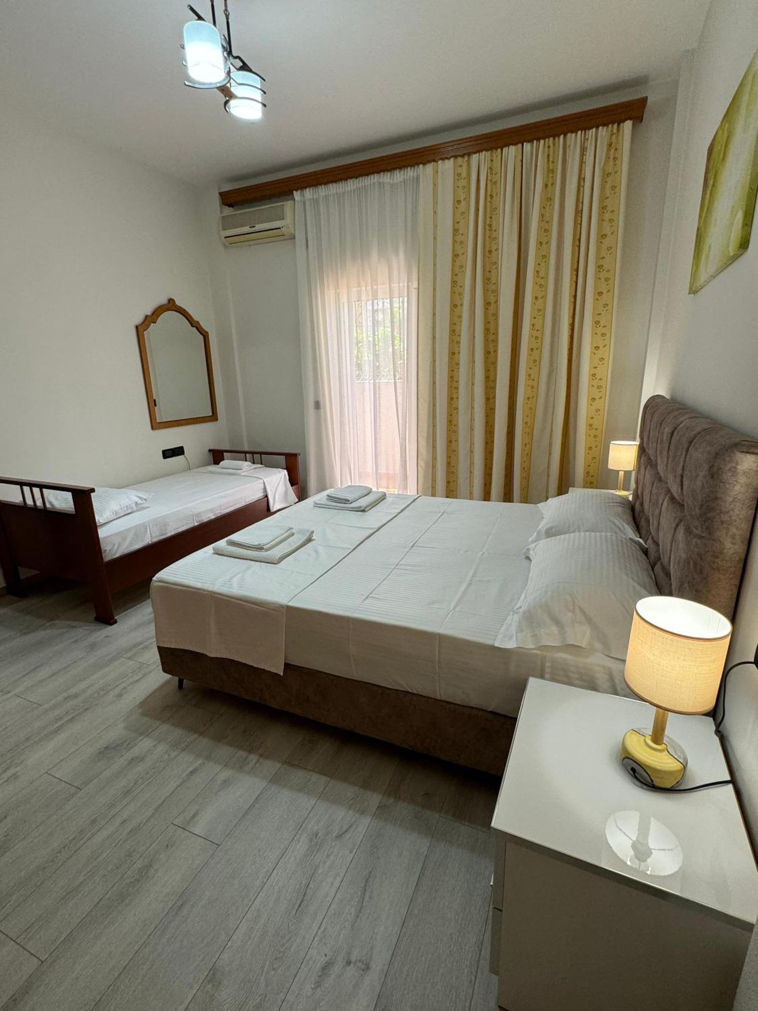 Dadaj Apartments Sarandë Buitenkant foto